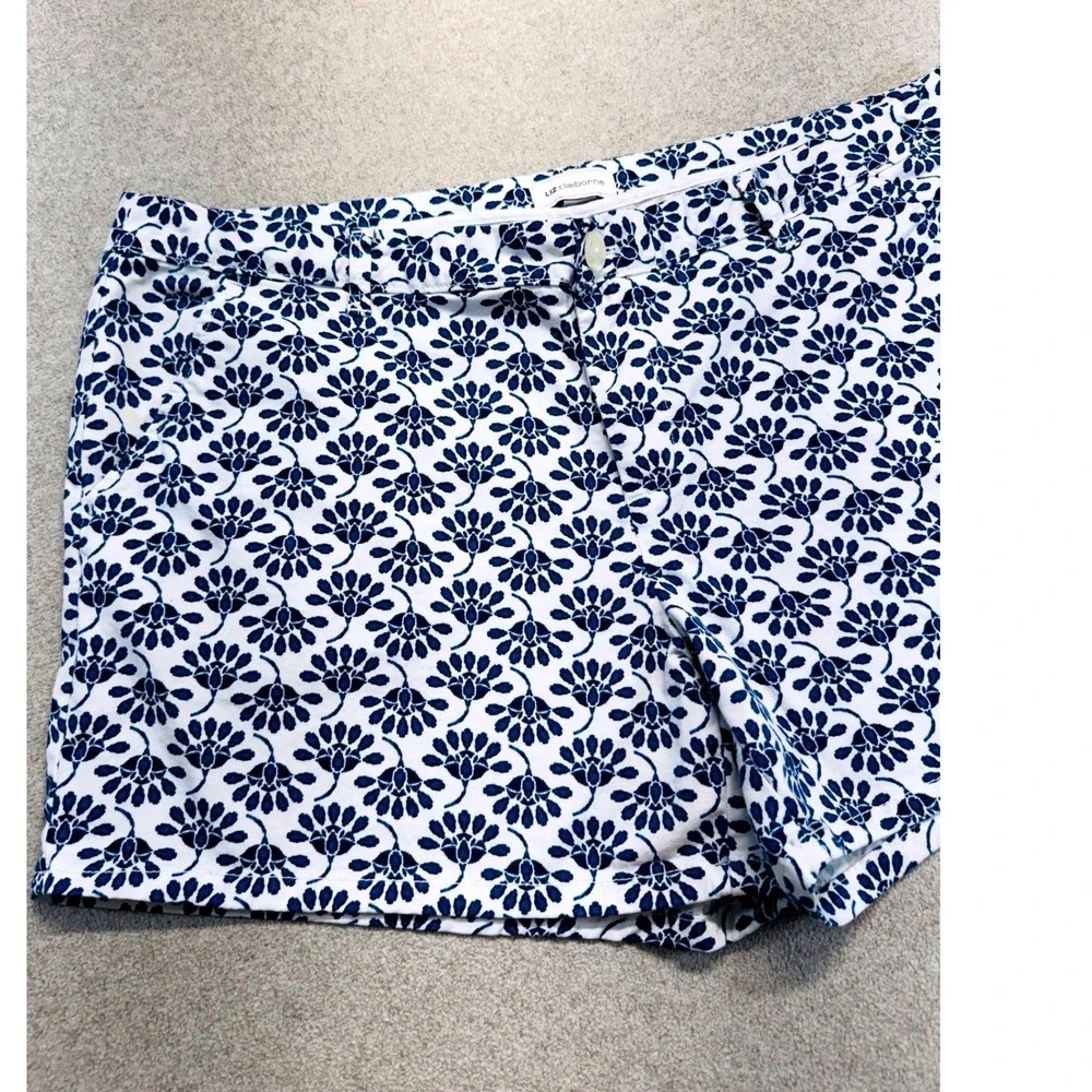 Liz Claiborne Floral Chino Shorts Womens 16 Blue White Mid Rise Summer Botanical